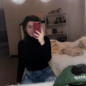 Meet your Posher, Olivia